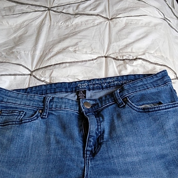 Medium wash skinny jeans - Picture 2 of 4